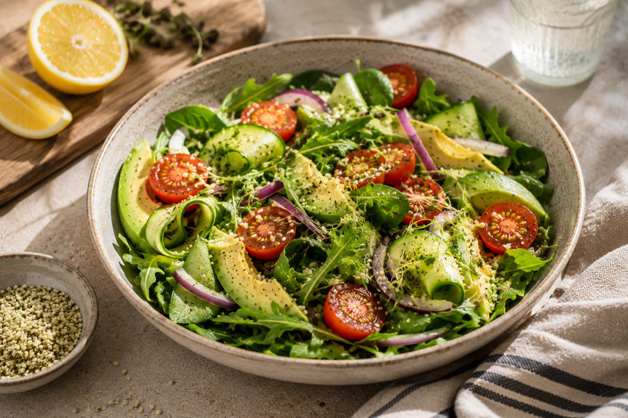Ensalada con aceite de cáñamo y limón